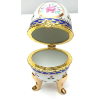 Porseleinen ei, blauw met wit en goud kleur